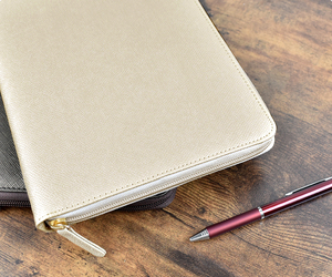 Agenda double (journal quotidien) format A5/B6, reliure cousue, couverture ronde en PU - Product Image 5