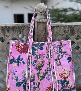 Bolso de Hombro Acolchado de Algodón Estampado Premium con Costuras Duraderas y Aspecto Moderno - Product Image 4