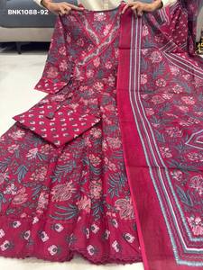 Ensemble Kurti-Pant Anarkali et Dupatta en coton Jaipuri imprimé et orné de travail Katha, au meilleur prix de gros - Product Image 6