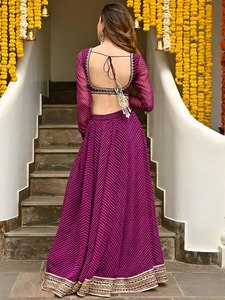 Ensemble Lehenga Choli en Georgette Violette avec Imprimé Leheriya et Bordure Zari, Semi-Couture, Tenue Ethnique pour Mariage et Fêtes - Product Image 5
