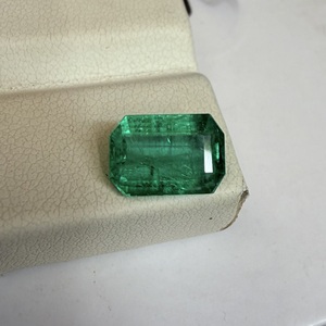 Émeraude naturelle de qualité supérieure du Zambie, 1,93 carat, vert intense, pierre facettée non montée pour la fabrication de bijoux - Product Image 4