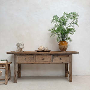Console extra-large en bois rustique antique, table d'entrée en bois massif de ferme, meuble de présentation vintage en bois récupéré - Product Image 1