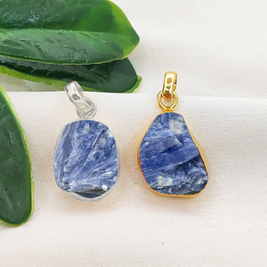 Colgante de Cianita en Bruto con Engaste, Hecho a Mano, Piedra de Nacimiento, Chapado en Oro, Amuleto de Cristal Curativo, Colgante de Joyería, Amuletos de Cianita en Bruto de 10-12mm - Product Image 1