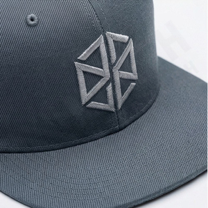 Casquette Snapback Tendance Sportive avec Doublure Douce, Broderie 3D, Imperméable, Chaude, Ajustée, Anti-Vent Premium, Personnalisable pour Course en Extérieur - Product Image 4