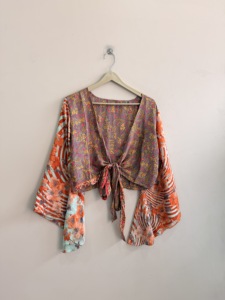Blusa de seda al por mayor para mujer, top retro de playa con lazo frontal, top cruzado de seda - Product Image 1