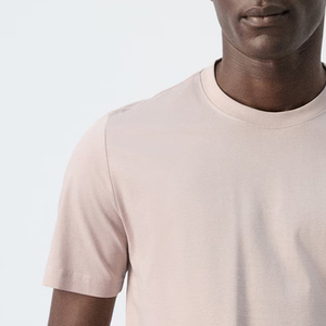 T-shirt en jersey pour homme, texture lisse, look contemporain, col rond avec logo, couleur unie, manches courtes - Product Image 3