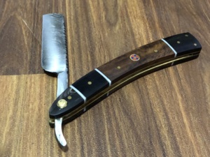 Rasoir droit artisanal en acier Damas traditionnel pour barbiers, étui en cuir, cadeau pour témoin de mariage - Product Image 6