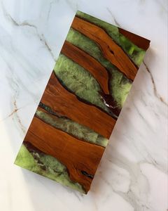 Planche à découper en bois époxy premium pour fromages et en-cas, planche en bois durable avec résine effet rivière - Product Image 3