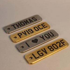 Llavero de Acero Inoxidable Grabado Personalizado con Placa de Matrícula Vintage, Estilo Placa de Coche, Hecho a Mano, Impermeable - Product Image 1