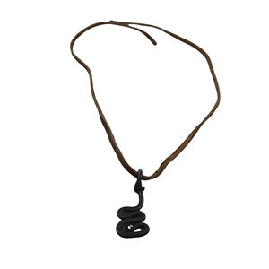 Collar Flexible de Hierro Negro con Diseño de Serpiente, Estilo Punk, Accesorio de Moda para Hombres y Mujeres - Product Image 1