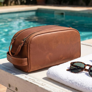 Sac de toilette en cuir véritable fait main, organiseur de cosmétiques, adapté aux hommes et aux femmes voyageurs, en vente à prix réduit. - Product Image 5