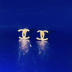 ต่างหูทองคำ 14K รูปทรงพิเศษ ประดับเพชรทรงกลมเจียระไนแบบบริลเลียนท์ ได้รับการรับรองจาก IGI ของขวัญแต่งงาน งานหมั้น หรืองานเลี้ยงสุดหรู - Product Image 1