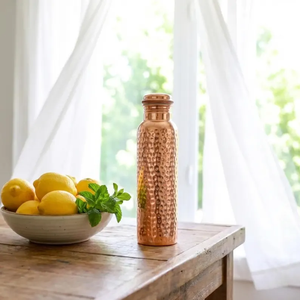 Bouteille d'eau moderne de luxe de 1000 ml en cuivre texturé antique de haute qualité, étanche, écologique et portable - Product Image 2