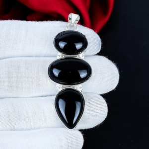 Colgante de Ónix Negro con Tres Piedras, Plata de Ley 925, Hecho a Mano, Joyería Bohemia, Regalo para Mujer - Product Image 1