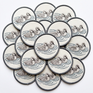 Parches bordados hexagonales con diseño de hoja y hilo de sastre, insignias botánicas de fábrica directa para delantales y uniformes - Product Image 6