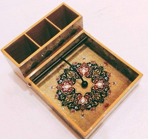 Organizador de utensilios de mesa multifuncional hecho a mano con impresión MDF, rectangular, con pintura para hornear, soporte para cubiertos, caja de pañuelos y estante metálico. - Product Image 1