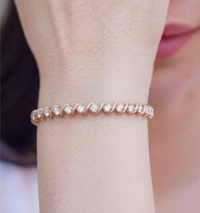 สร้อยข้อมือเงินแท้ 925 ดีไซน์คลื่นคลาสสิก ประดับเพชรแล็บโกรว์ หรูหรา ระยิบระยับ สำหรับผู้หญิง เหมาะสำหรับงานปาร์ตี้ วันครบรอบ หรือเป็นของขวัญแต่งงาน - Product Image 1