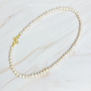 Collana di Perle Autentiche con Chiusura a Quadrifoglio, Accessorio Elegante e Lussuoso - Product Image 1