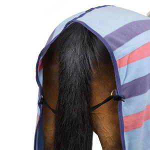 BRAND ZONE Manta de Invierno para Caballo de Forro Polar Impermeable Personalizada con 2 Correas para las Patas - Diseño de Cuello Estándar - Product Image 3