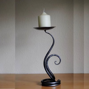 Decoración para Mesa de Comedor, Portavelas Negro Hecho a Mano con Diseño de Espiral Curvo para Velas de Pilar, Decoración para el Hogar - Product Image 1