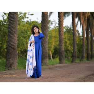 Conjunto de Traje de Crepé Azul Relajante y Transpirable, Talla XS, con Dupatta Pintada a Mano - Product Image 1