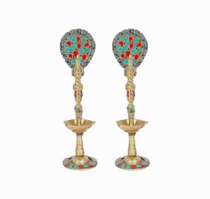 Lampe à huile suspendue artisanale en forme de paon, finition laiton décorative, Diya pour la maison, le temple, la décoration festive - Product Image 4