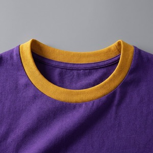 Camiseta Morada de Manga Corta para Hombre con Logotipo Omega Bordado en Dorado, Ribete en Contraste, Cuello Redondo, Corte Regular - Product Image 5