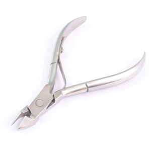 Vente en gros d'outils de manucure en acier inoxydable : Coupe-ongles à lame courbée, Ciseaux pour peaux mortes, Pince à cuticules - Product Image 1