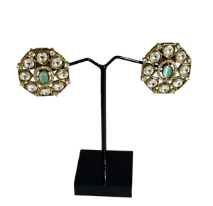 Boucles d'oreilles clous rondes Polki vert menthe de luxe plaquées or, bijoux de mode traditionnels indiens pour mariages et fêtes, pour femmes - Product Image 6