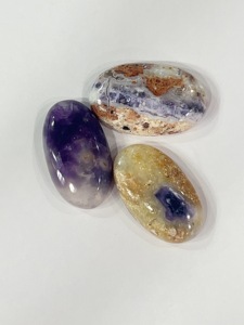 Lot de 10 cabochons en pierre naturelle violette, qualité AA, taille ovale, formes variées, 39g, cirés/huileés, pierres précieuses en vrac pour la fabrication de bijoux, Inde - Product Image 4