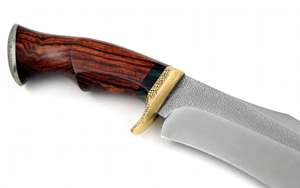 Couteau utilitaire artisanal sur mesure à lame fixe en acier inoxydable pour l'extérieur, finition texturée bicolore, manche en bois de rose - Product Image 3