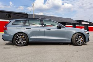 Volvos V60 Recharge T8 Polestar Engineered Wagon 2023, Listo para Envío a Todo el Mundo - Product Image 3