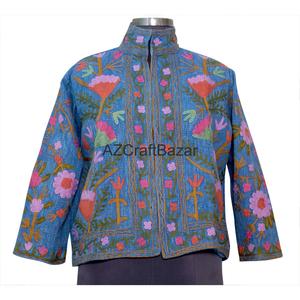 Blusa de Mujer con Cuello en V, Diseño Floral Vintage, Bordado Suzani TNT Multitemporada, Diseño Dibujado a Mano, Ecológica, Transpirable y de Secado Rápido - Product Image 1