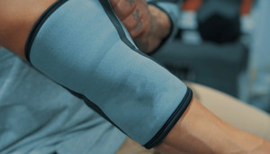 Manchons de compression pour coudes OEM, personnalisables avec logo, pour hommes et femmes, pour la gym et l'entraînement, fournisseur - Product Image 3