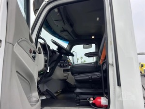Véhicule de transport de marchandises multi-essieux avec cabine conçue pour une utilisation routière intensive, véhicule de transport de conteneurs - Product Image 6