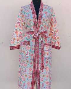 Peignoir Kimono 100 % Coton pour Femme, Imprimé Floral Artisanal, Idéal pour la Nuit, la Plage et les Fêtes Printanières - Product Image 1