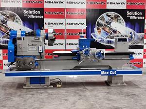 เครื่องกลึงงานหนัก 9 ฟุต จากอินเดีย รูแกนหมุน 52 มม. ขับเคลื่อนด้วยสายพาน อุปกรณ์กลึงความแม่นยำสูง สำหรับโรงงานอุตสาหกรรม OEM - Product Image 2