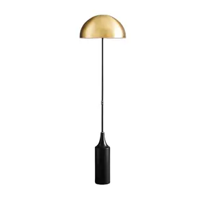 Oturma odası zemin lambası yeni Modern lüks altın renk şemsiye tasarım siyah Metal şişe şekli tabanı ev dekorasyon için uygun