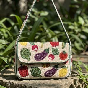 Sac à main brodé contemporain avec perles, fourre-tout à bandoulière classique orné de fleurs, sac de mode élégant et décoratif pour femme - Product Image 2