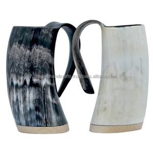 Mug cornes à boire viking avec motifs sculptés animaux et religieux, base en bois écologique d'Inde - Décoration de vacances et cadeau - Product Image 5