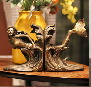 Grenouilles en bronze fantaisistes s'amusant dans des fauteuils en lisant des supports de livres, une touche ludique. Disponible aux prix de gros. - Product Image 5