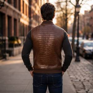 Chaleco de Cuero Auténtico con Grabado de Cocodrilo para Hombre, Prenda Exterior Hecha a Medida, Chaleco Exótico de Diseño Artesanal en Pelle da Uomo - Product Image 2