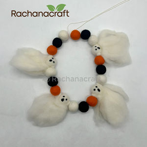 Guirnalda de Fantasmas de Fieltro Hecha a Mano para Halloween – Decoración Colgante Ecológica para Fiestas, Pancarta de Fieltro Personalizada Hecha a Mano - Product Image 3