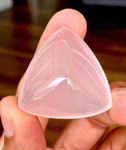 Cuarzo rosa de alta calidad en forma de triángulo, cabujón, piedra suelta para la fabricación de joyas. - Product Image 4