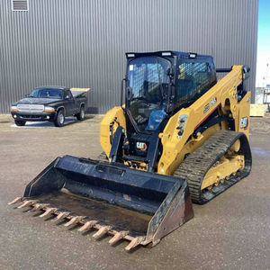 Chargeuse compacte sur chenilles CAT 265 d'occasion, modèle 2022, avec godet frontal pour travaux de construction et agricoles - Product Image 1