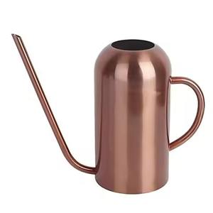 Regadera de Metal de Diseño Clásico con Boquilla Larga para el Cuidado de las Plantas y Flores - Product Image 1