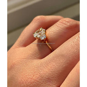 Bague de fiançailles et de mariage en argent sterling 925 plaqué or avec trois pierres de moissanite taille ovale pour femme – Cadeau - Product Image 5