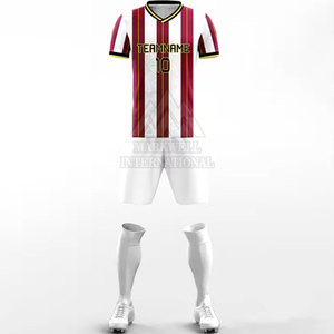 Kit de football le plus vendu à prix abordable, en tissu doux, design personnalisé, fabriqué au Pakistan - Product Image 2