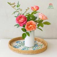 Plateau rond en bois tressé avec motif floral bleu, vaisselle moderne écologique, panier de rangement décoratif avec poignées