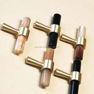 Perilla en Forma de T Hecha a Mano en India con Calidad y Atención Inigualables - Product Image 1